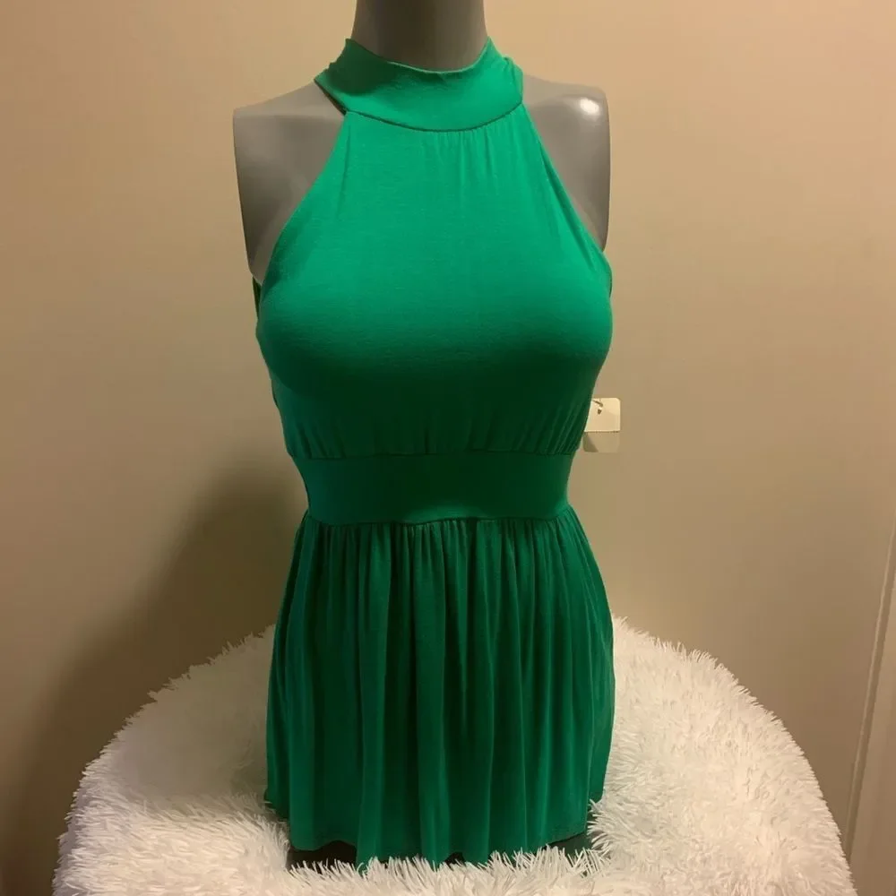Green top - Picture 2 of 4
